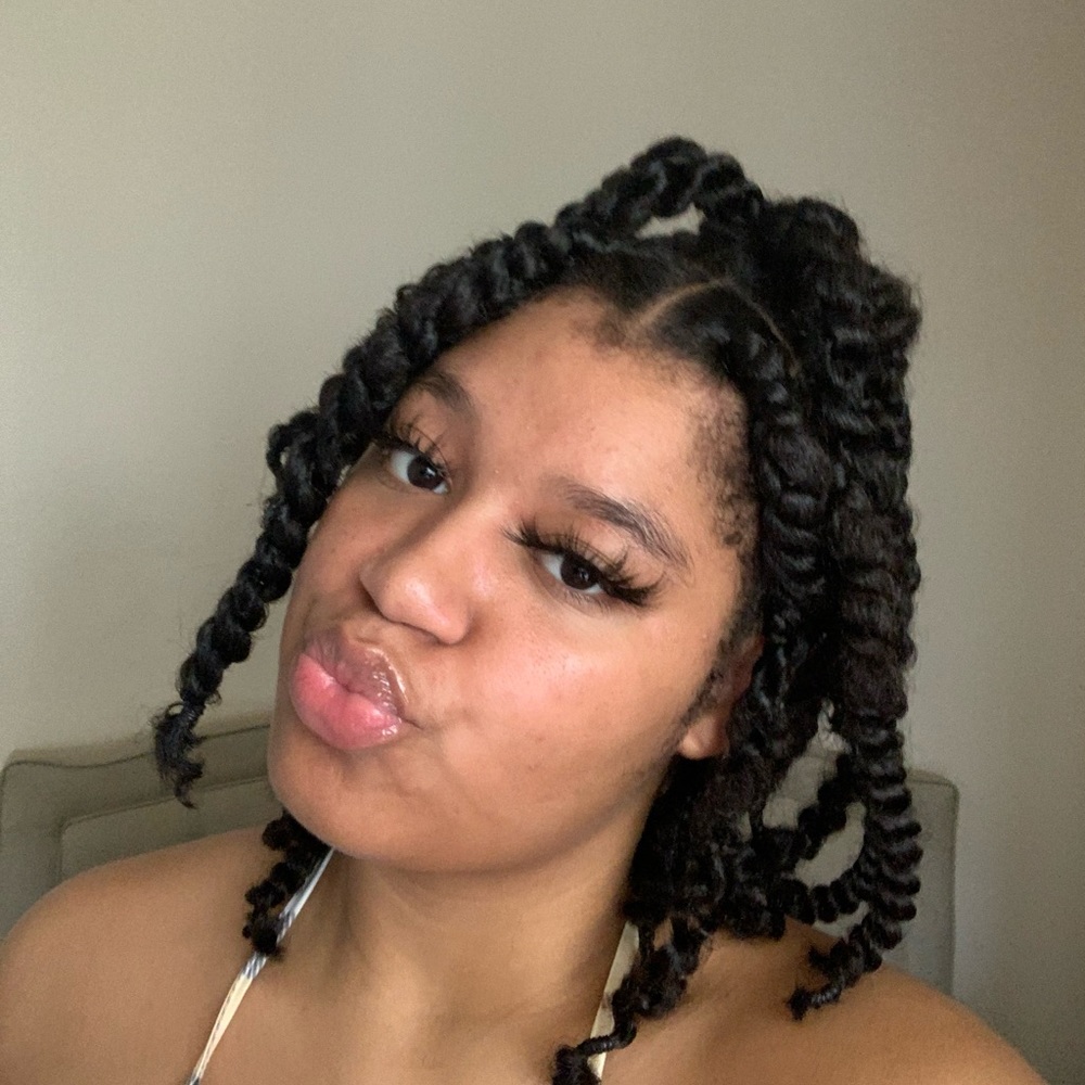 Meet your Posher, Angie